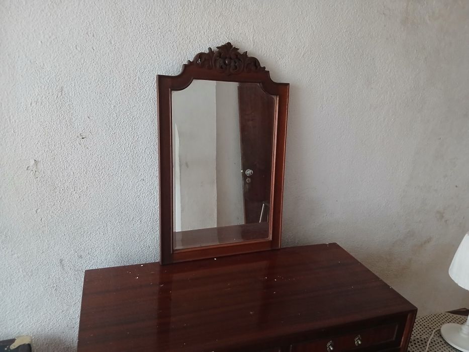Vendo cómoda, espelho  mesa cabeceira