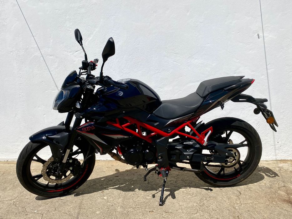 Benelli BN 125 – 2022 – 8.668 km – impecável
