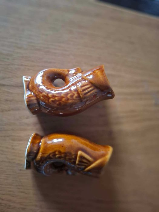 Dwie ceramiczne rybki