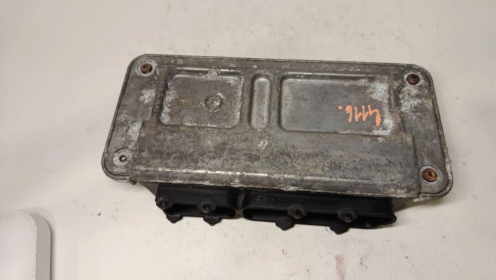 Centralina motor / ECU VOLKSWAGEN Golf VI (5K1)