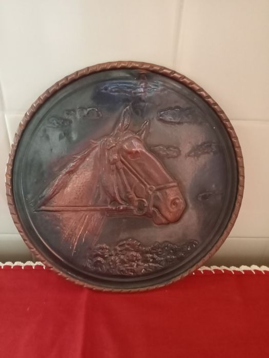 Prato Cobre com cavalo