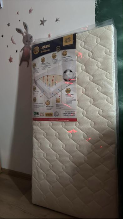 Łóżeczko niemowlęce + materac