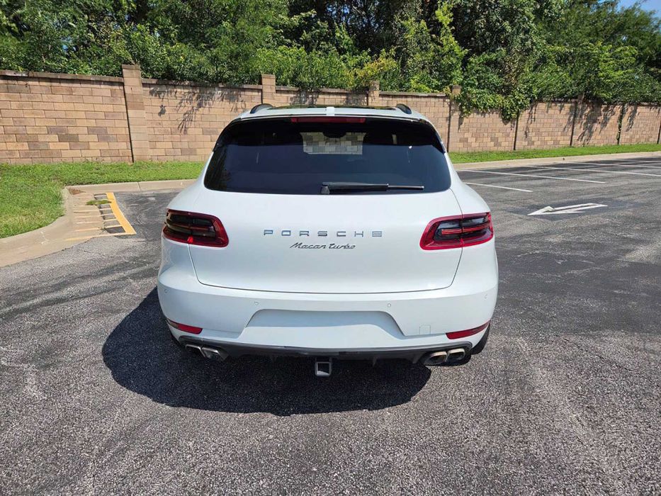 Porsche Macan Turbo      2017