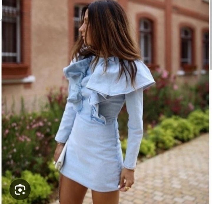 Джинсова інстаграмна сукня від Zara