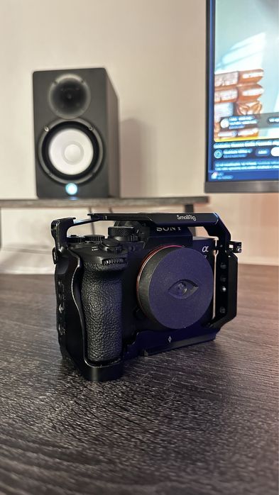 Sony a7iv + Cage Smallrig + Lente Retro