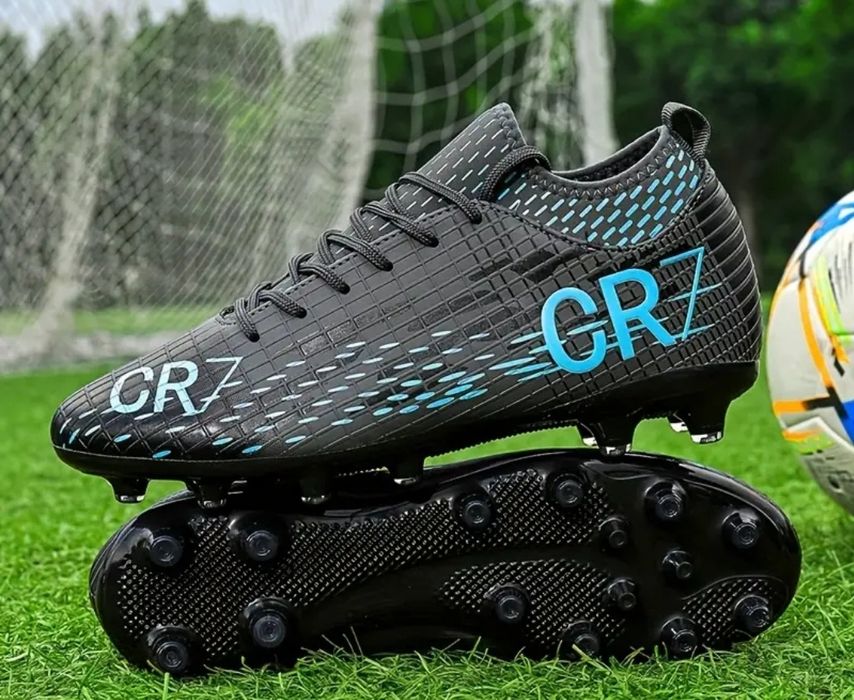 Футбольне взуття бутси,сороконіжки