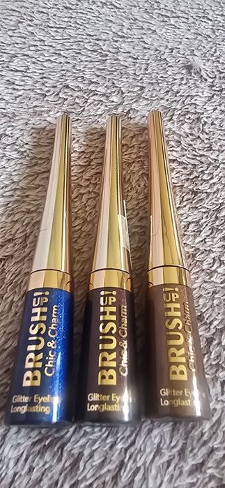 Eyeliner Brush up by Maxineczka