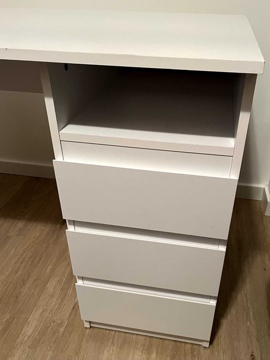 Secretária com 3 gavetas Conforama