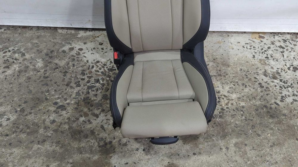 Передні сидіння з Subaru Outback 2020 (B16) Limited Xt Універсал