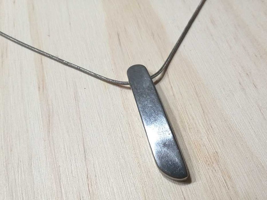 Colar Com Pendente De Metal - 40 cm