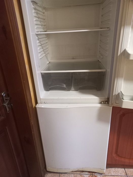 Продається холодильник Атлант двох компресорний