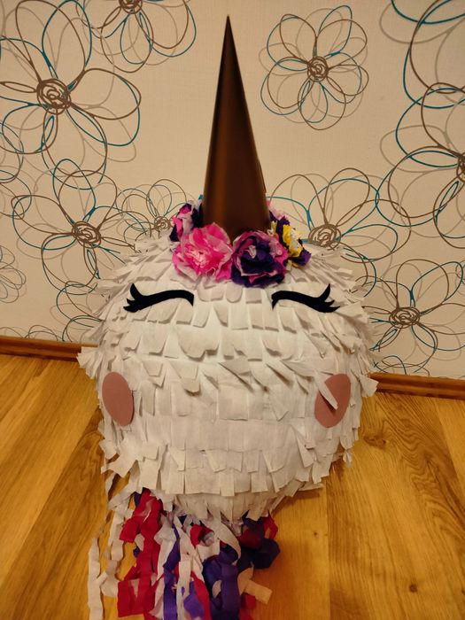 Piniata urodzinowa jednorożec