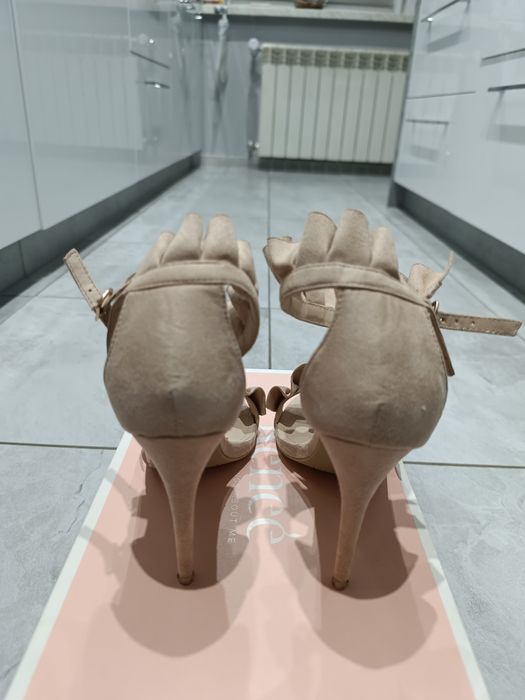 Buty sandały damskie zamszowe beżowe Vices r35