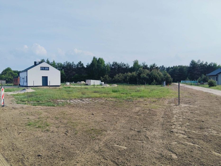 Działka budowlana blisko lasu.