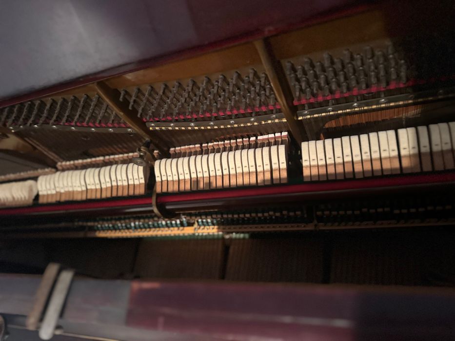 Piano de Madeira Antigo