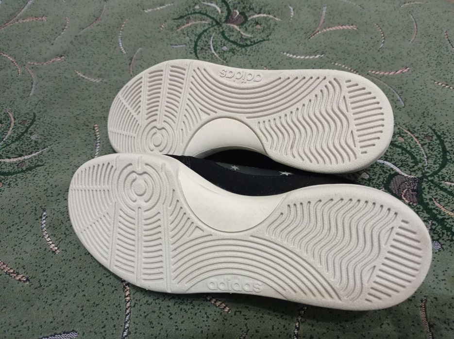 Кроссовки кожаные Adidas оригинал размер-37 по факту стелька- 23,5см