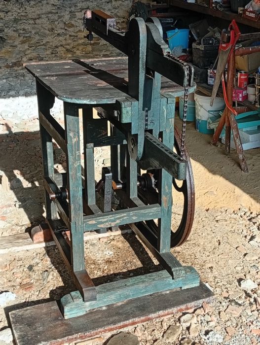 Máquina de corte centenária