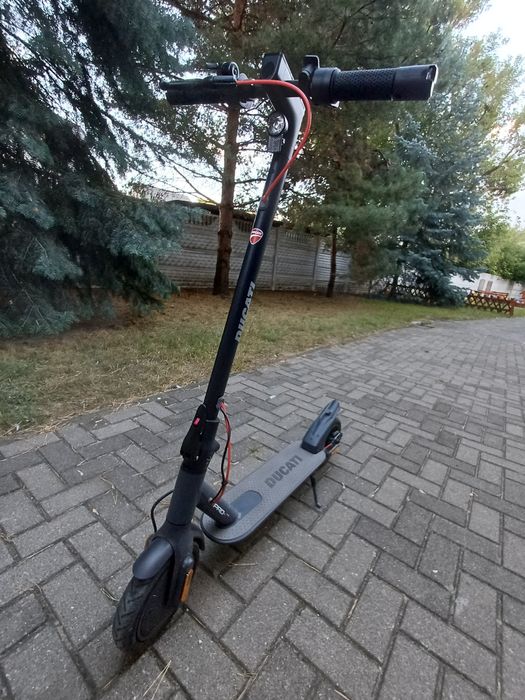 Hulajnoga elektryczna DUCATI Pro I Evo 350W 8.5"