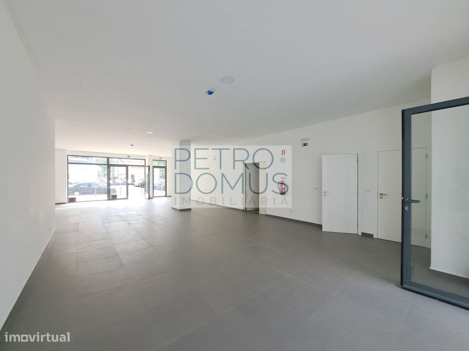 Arrendamento De Espaço Comercial Na Rua De Campolide