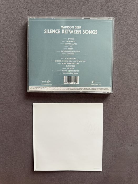 Silence Between Songs - Madison Beer диск (з автографом)