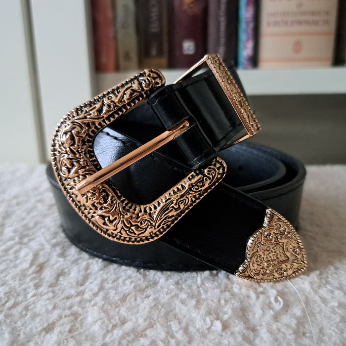 Nowy pasek z ozdobną klamrą