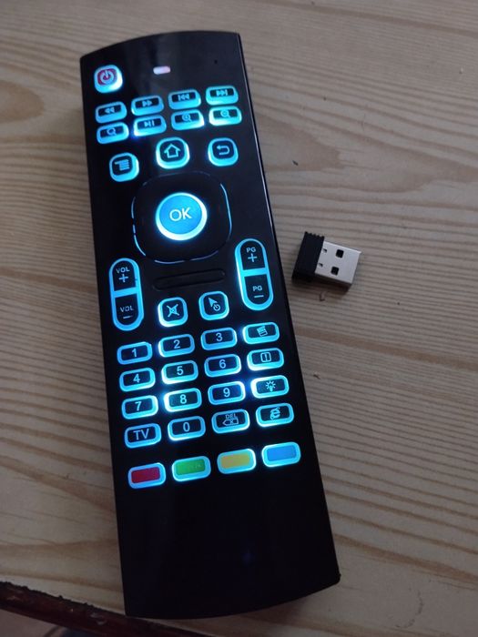 Uniwersalny pilot do Smart TV, qwerty , podświetlenie