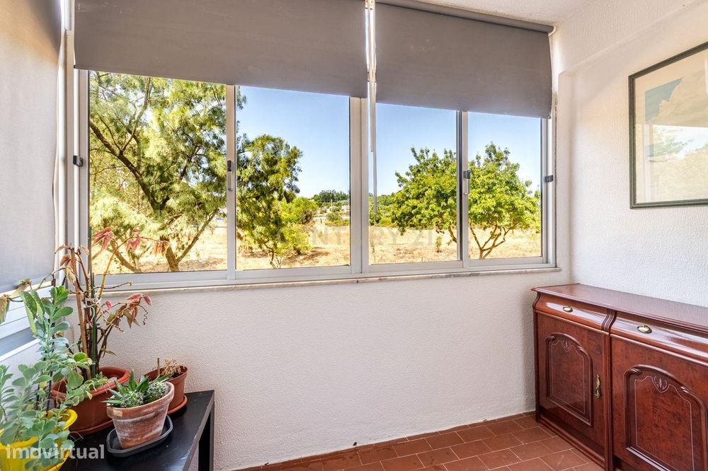 Apartamento T2 com elevador e varandas, em Algueirão-Mem Martins, Sint