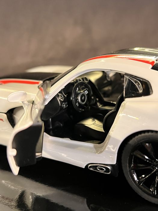 Модель у стилі Dodge Viper ACR