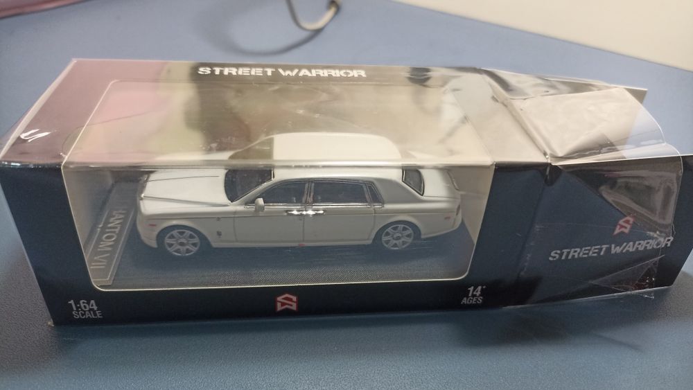 машинки моделі 1/64 rolls royce