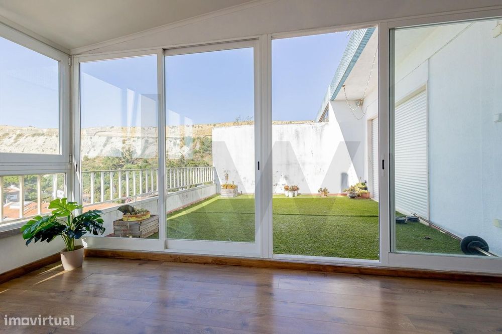 Apartamento T2 com Terraço e Vista Mar | Santo António da Caparica