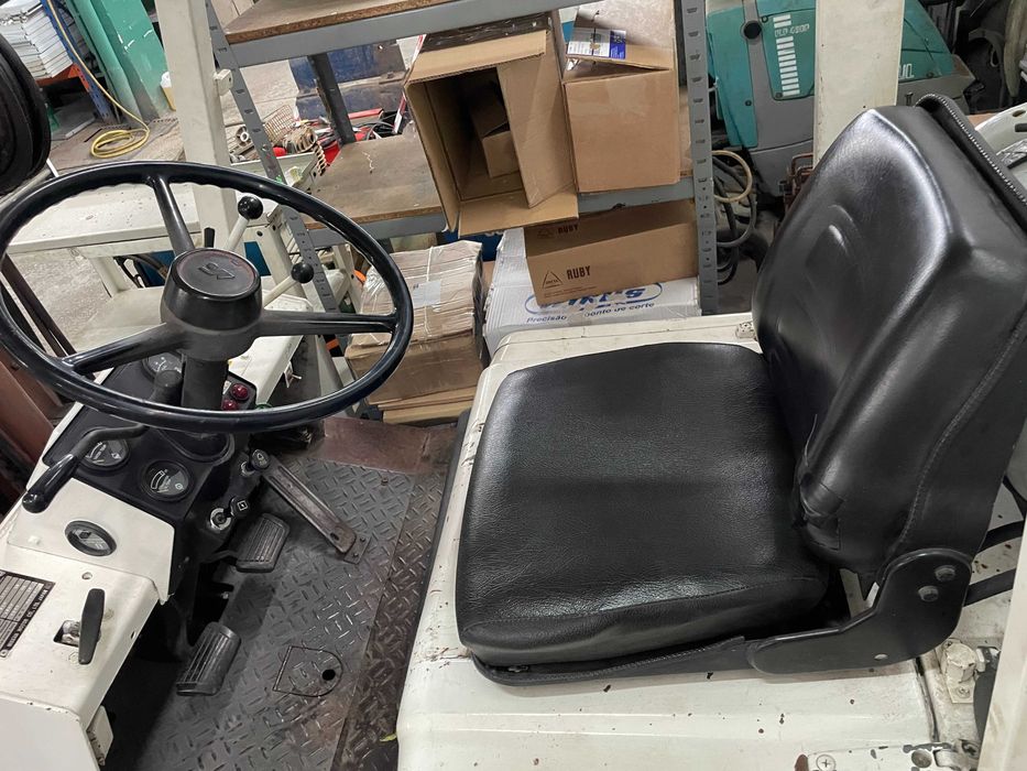 Empilhador Datsun 1350