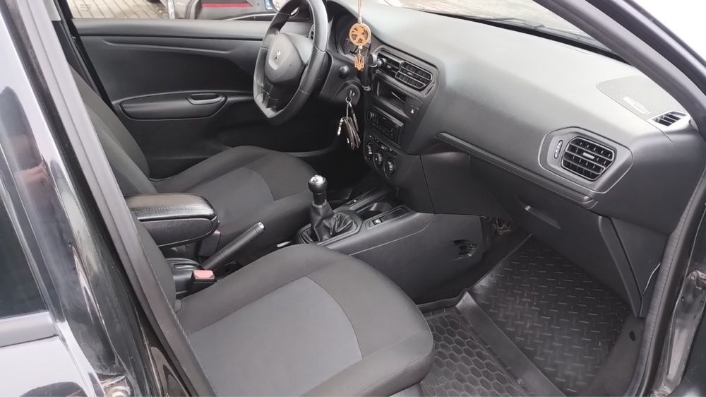 Продам Peugeot 301 (2016)