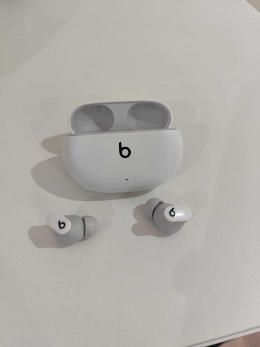 Beats Studio Buds - Como Novos