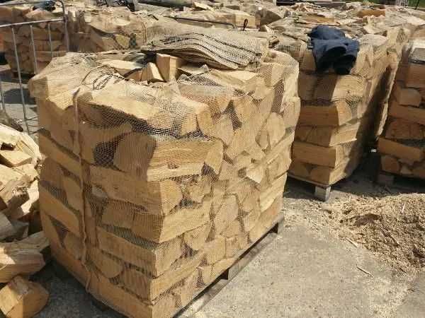 Drewno do kominka kominkowe opałowe z dostawą Buk Dąb Brzoza Grab