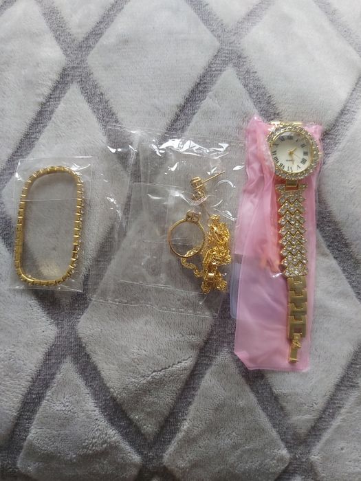 Zegarek plus biżuteria