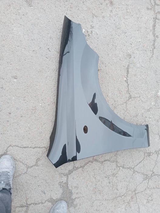 Крила на Шевроле Хечбек чорного цвета