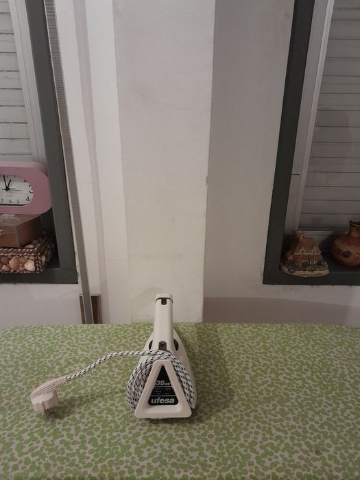 Vendo Ferro de Engomar UFESA muito bonito novo