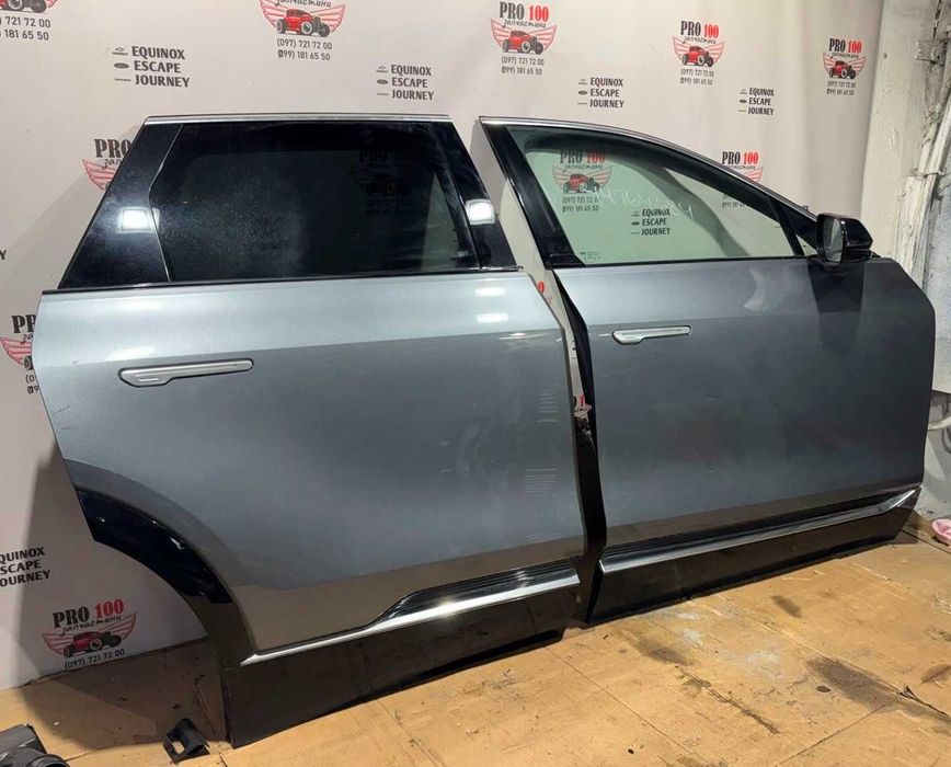 Двері праві взборі дзеркало Каділак Кадиллак Cadillac Lyriq 2023 -2025