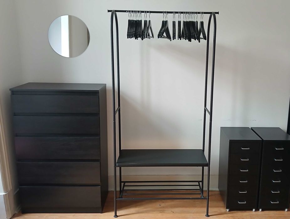 CONJUNTO QUARTO - cabideiro de roupa; cômoda/gaveteiro