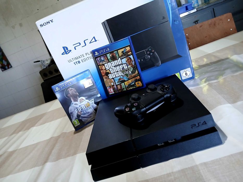 Ps4 fat 1TB- FW 12.50 Desbloqueado com + de 800 jogos