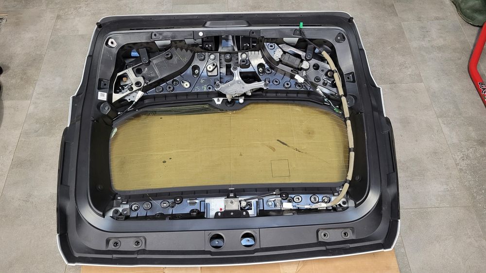 Klapa bagażnika szyba spojler Lexus ux