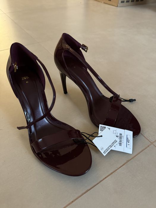 Босоніжки лакові Zara