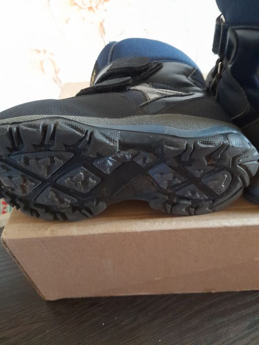 Зимові чобітки термо на хлопчика розмір 24.