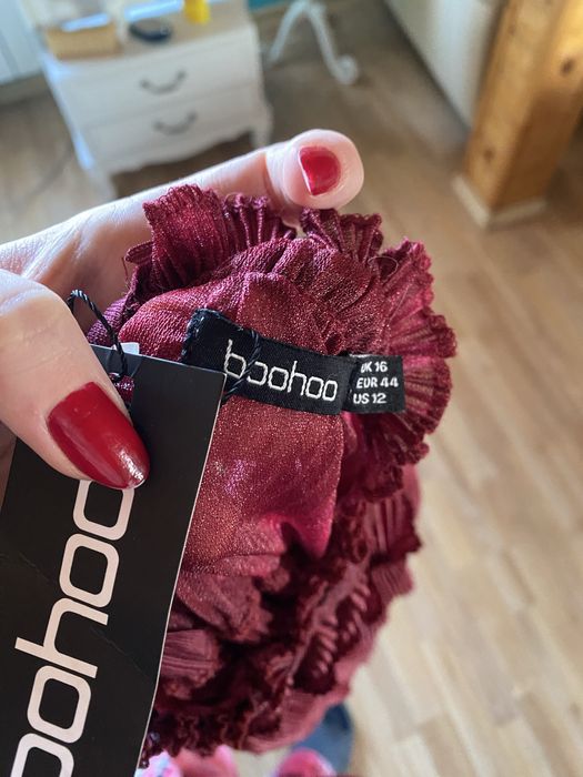 bordowa sukienka Boohoo