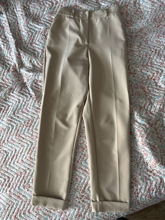 Костюм бежевого кольору