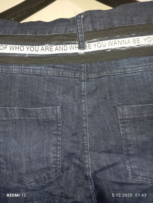 Jeansy ściągacze na dole