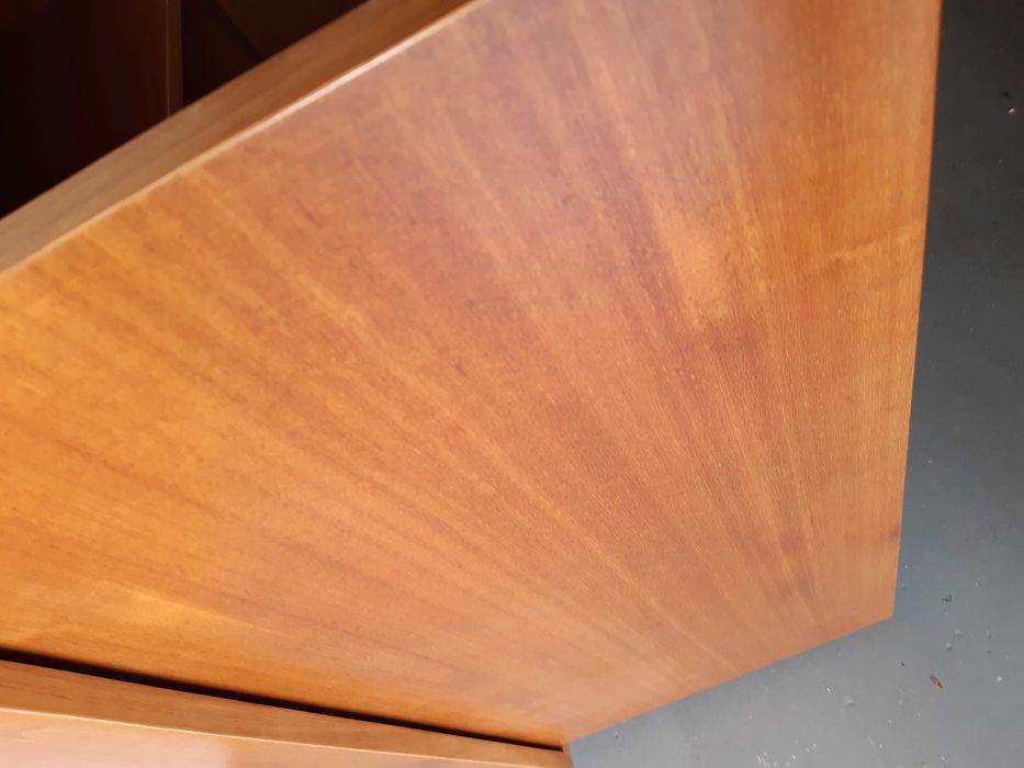 Armario 2 portas com fechadura - Cor de mel