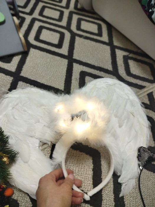 Обідки ялинка,ангел(крила і німб),відьма,чорт,крапелька,хмаринка,киця