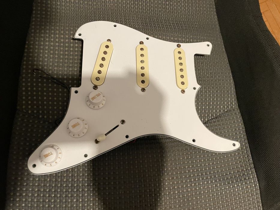 Pickguard para Stratocaster com captadores Fender Pedreira, Rande E Sernande • OLX Portugal