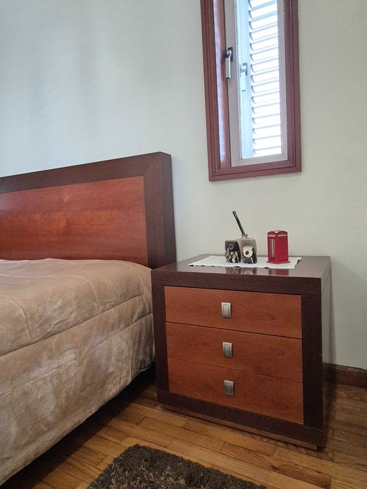 Cama e Mesas de Cabeceira em Cerejeira Maciça
